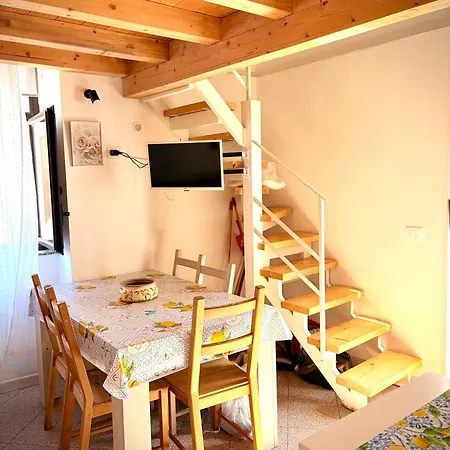 La Casetta Di Lu Apartment *